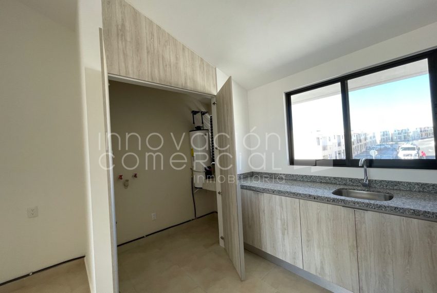 33c09ea9-7120-48d1-bc64-2db418291095