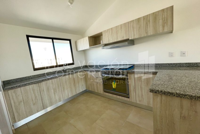 e0eb7777-f8c5-43e0-8abd-8a1b8435f2d1